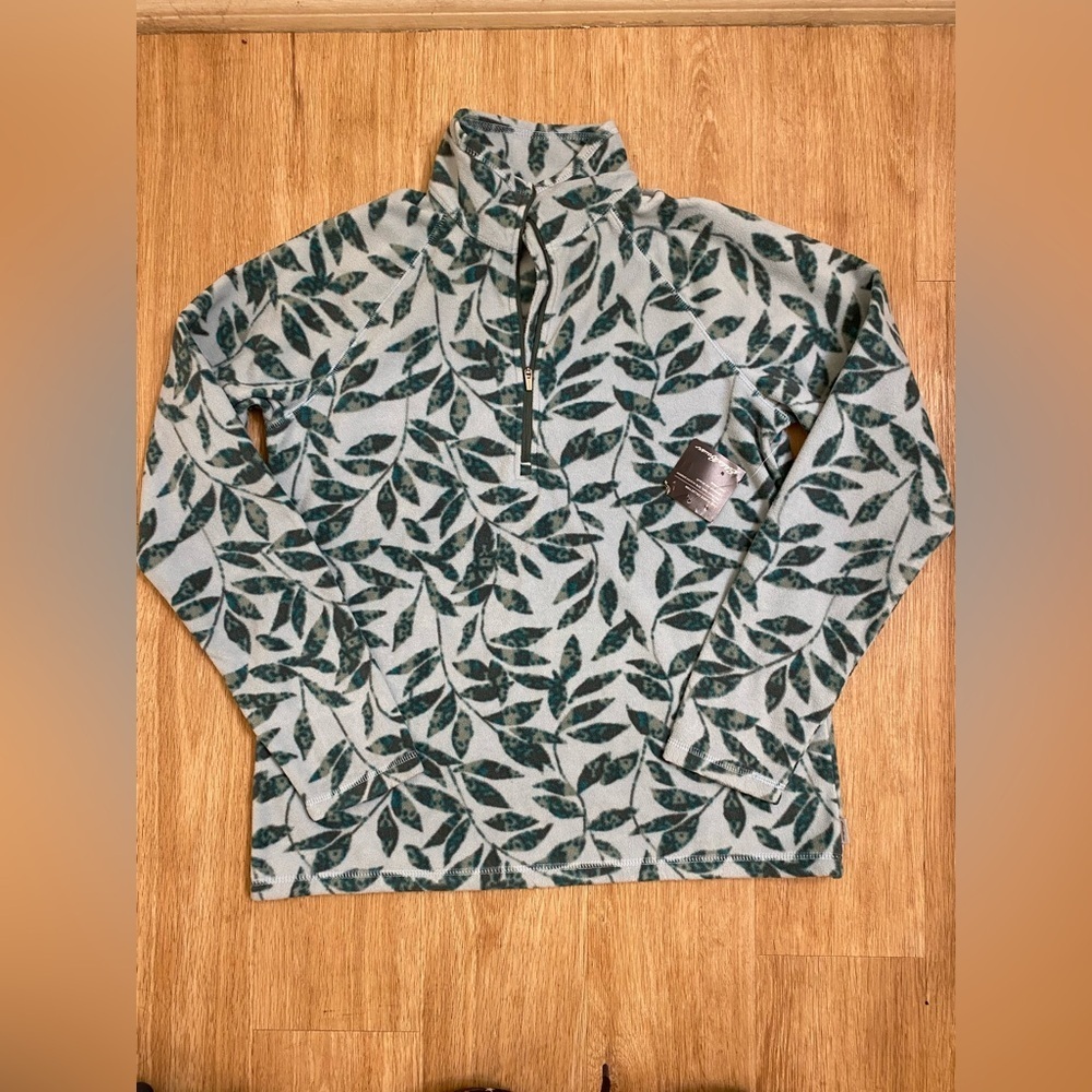Leaf-Print Quarter-Zip Fleece Pullover in Light Sage and Forest Green